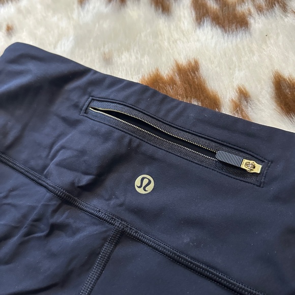 LULULEMON - compression run leggings w/ back zipper pocket - out of production! - Picture 5 of 7